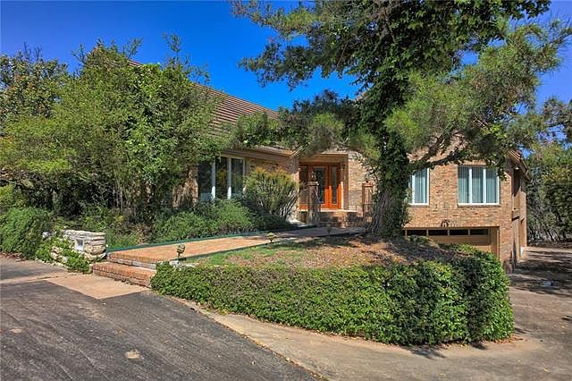 1st image of 21403 Lakefront Dr