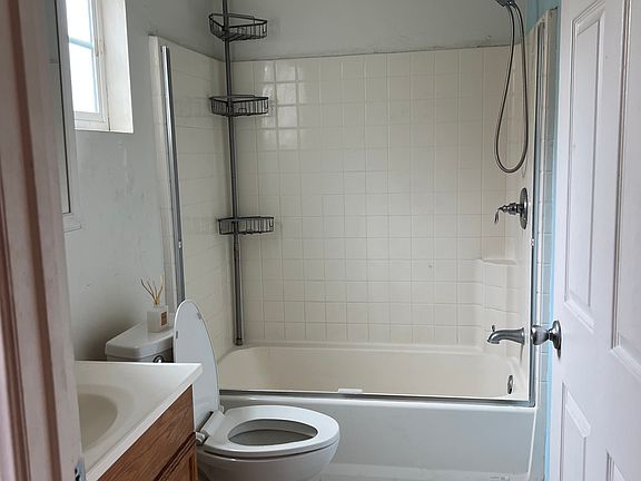 2nd Bathroom