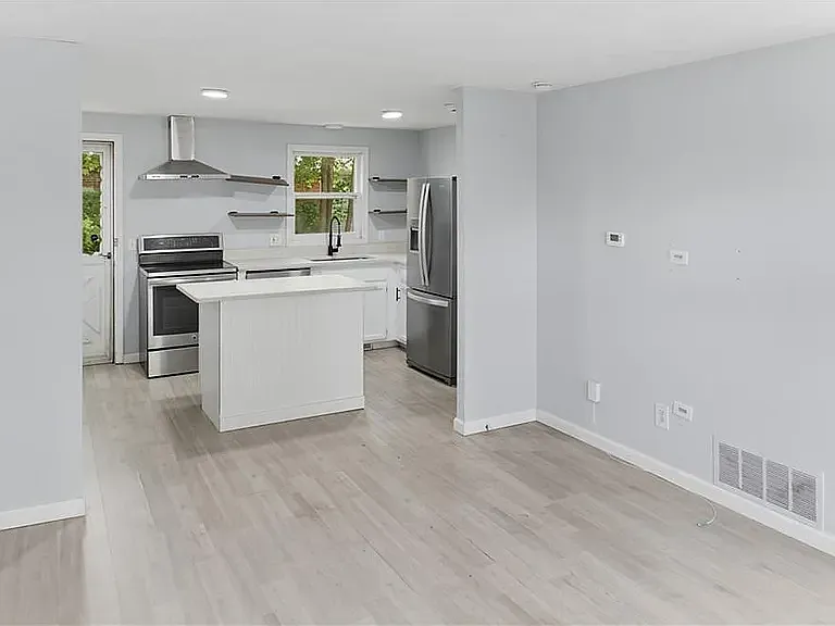 325 Washington St #A — Photo 1