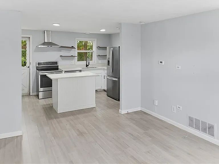 1st image of 325 Washington St APT A