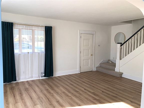 5th image of 1076 Athalia Ave