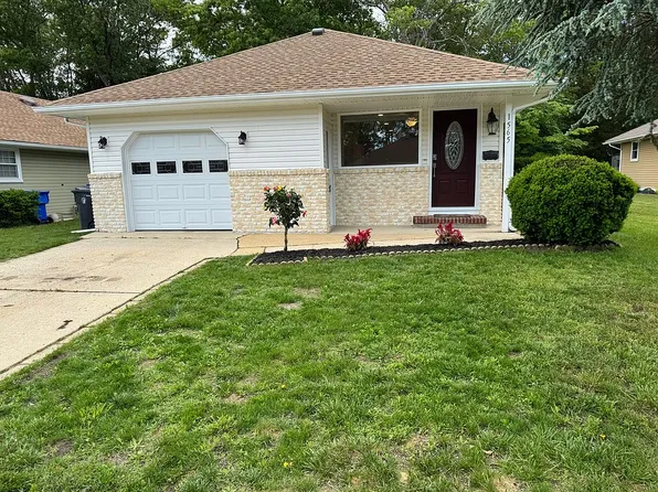 1565 Mount Everest Ln, Toms River, NJ 08753