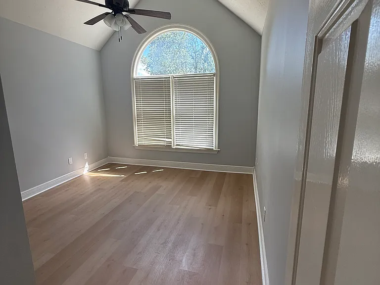 Oakmont Dr — Photo 13