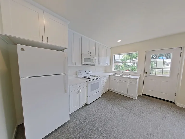 1445 Railroad Blvd #34 — Photo 4