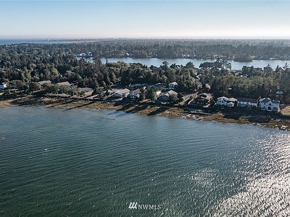 4th image of 650 Chinook Ave SE