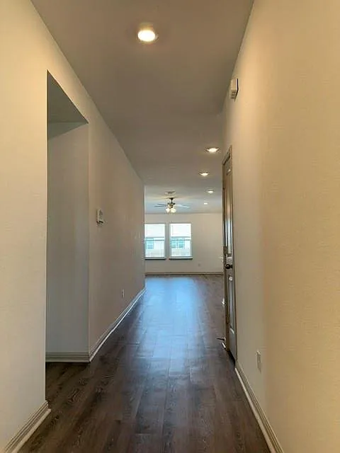 4 bed, 2.0 bath, 1712 sqft, $1,925 — Photo 3