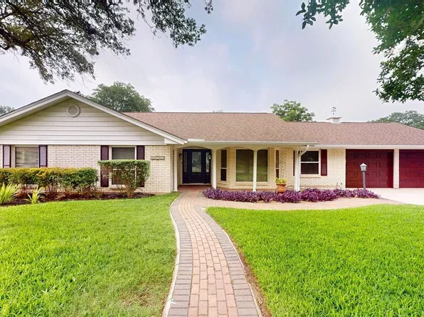 610 Fawndale Ln, Windcrest, TX 78239
