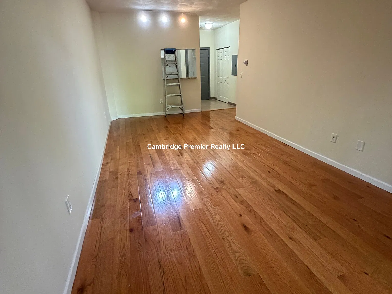 2 bed, 1100 sqft, $3,200 — Photo 2