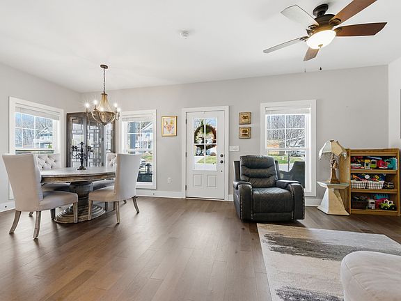 4th image of 27 Sycamore Rdg W