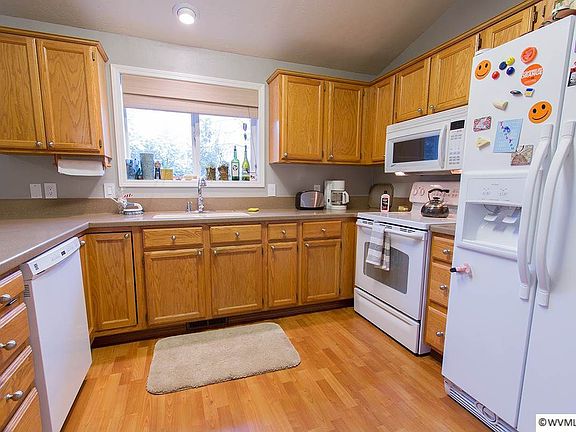3rd image of 4535 NW Elmwood Dr