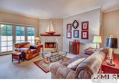 1st image of 4401 Moorpark Way APT 301
