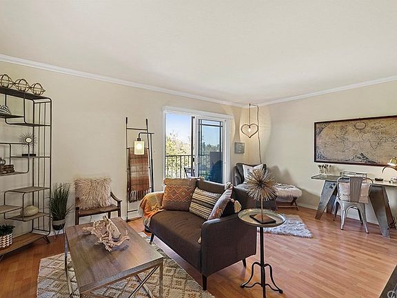 5th image of 460 Golden Ave Unit 427