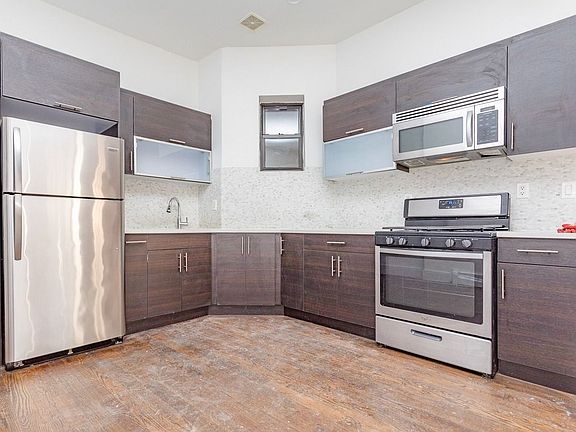 2nd image of 679 Sterling Pl APT 1R