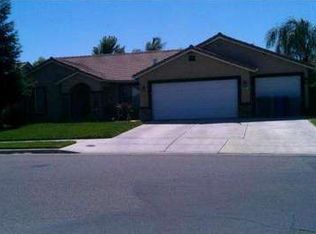 213 Holly St, Woodlake, CA 93286