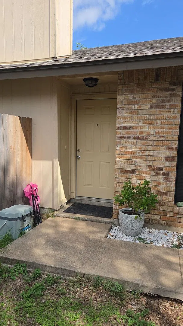 Charming 2-Bedroom Duplex Unit A in Georgetown, TX! — Photo 2