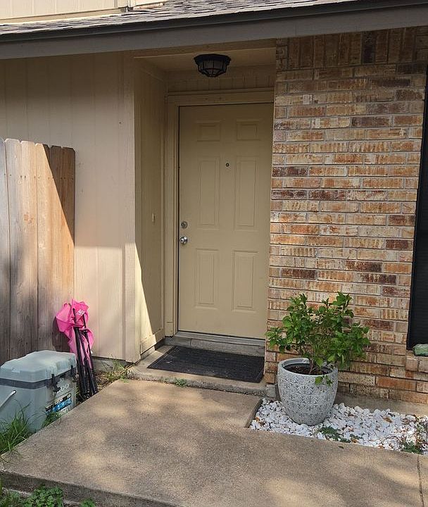 2nd image of 611 Luther Dr #A