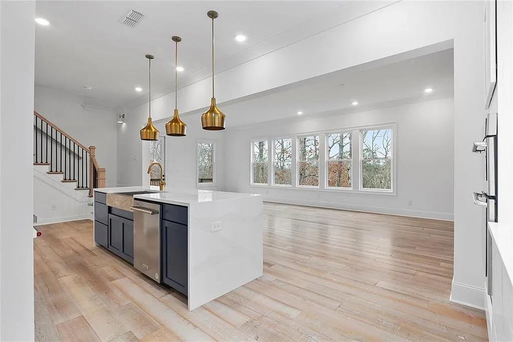 5 bed, 4.5 bath, 4053 sqft, $7,900 — Photo 1