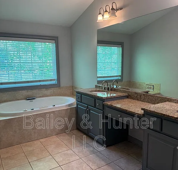 3365 Regent Pl SW — Photo 29