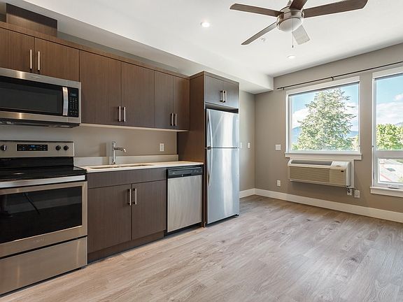 3rd image of 925 Leon Ave #402