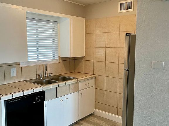 2nd image of 3936 Brushwood Ln #32B