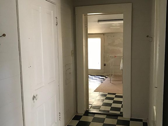 5th image of 731 E Broughton St APT A