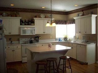 3523 SW Ashworth Ct, Topeka, KS 66614