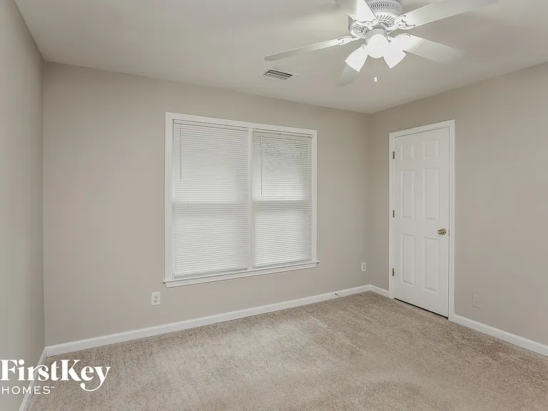 3215 Maple Terrace Dr — Photo 12