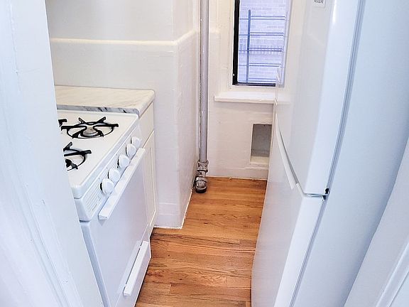 3rd image of 721 Walton Ave APT B6