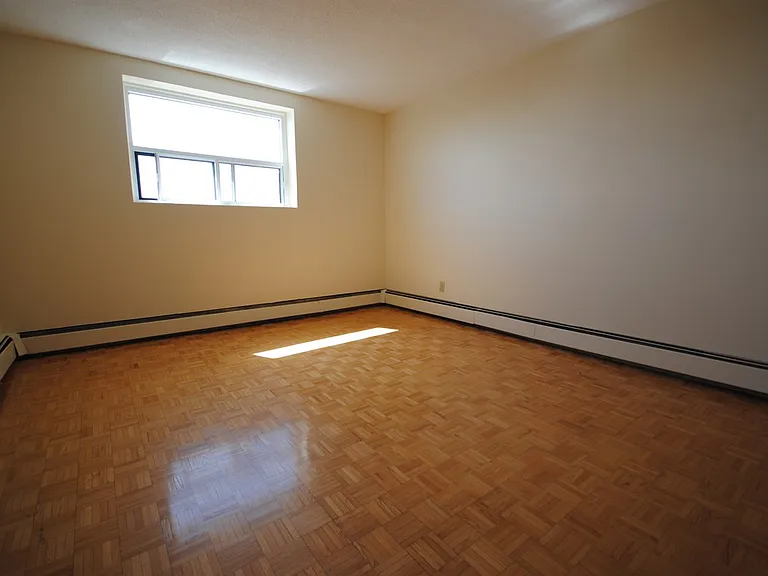 335 Maclaren St — Photo 14
