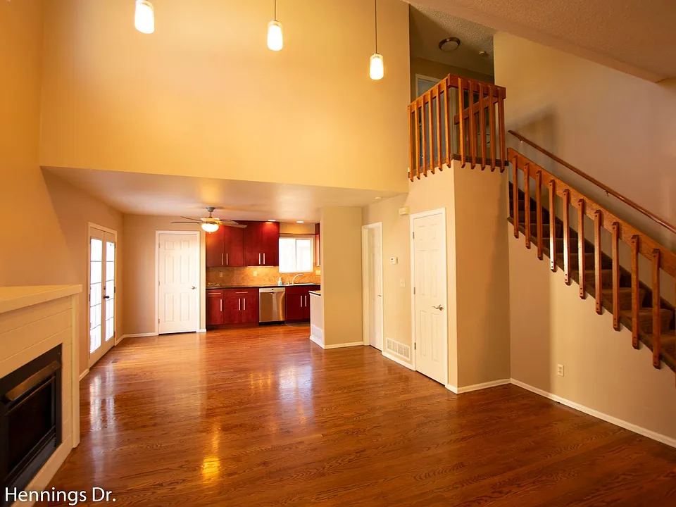4585 Hennings Dr