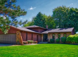 9623 Chestnut Ln, Munster, IN 46321
