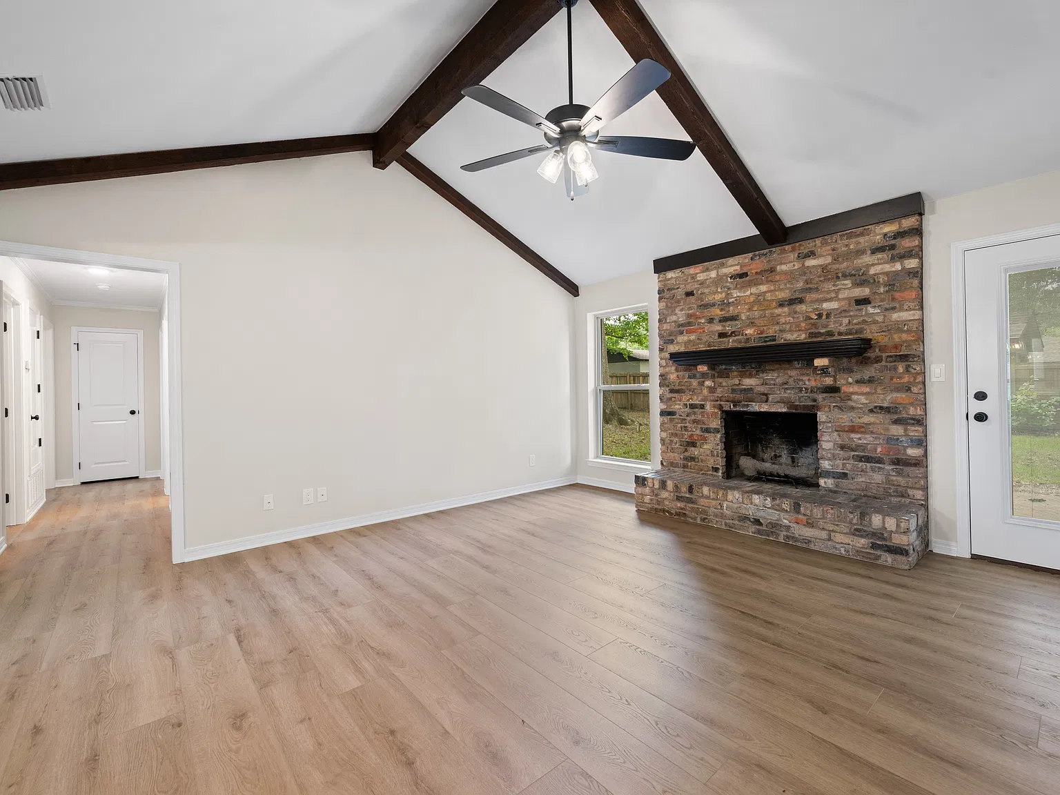 3 bed, 1331 sqft, $1,900 — Photo 3