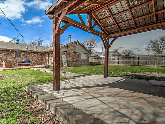 3rd image of 2812 Larkspur Rd