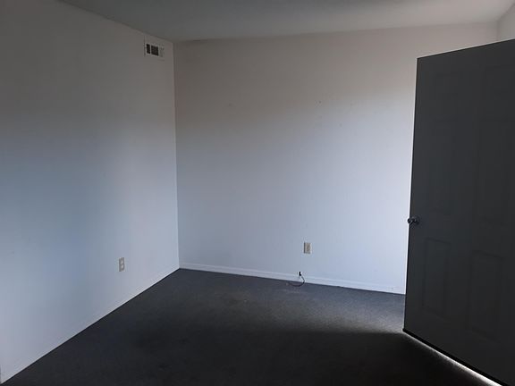 5th image of 610 E Poplar St APT 19