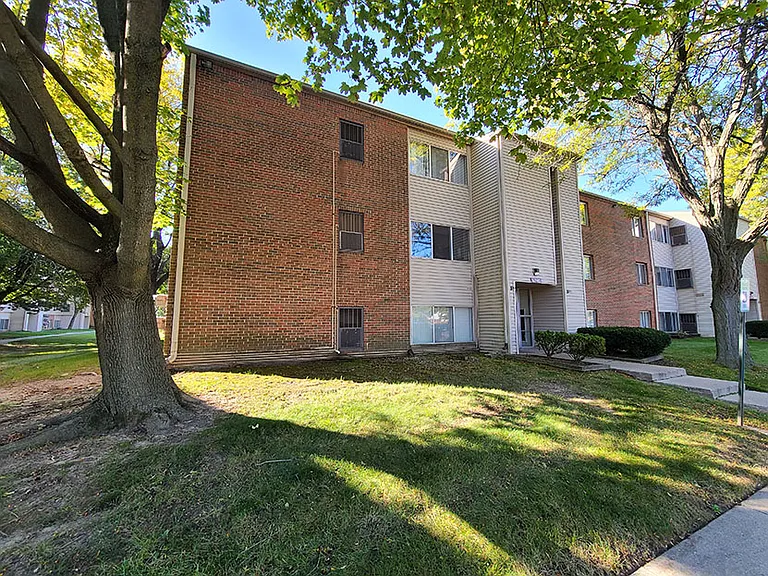 Garfield Park Apartments — Photo 27