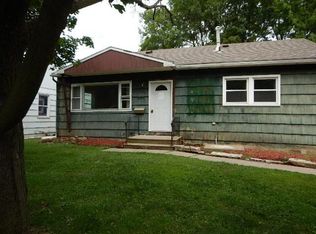 1008 38th St SE, Cedar Rapids, IA 52403