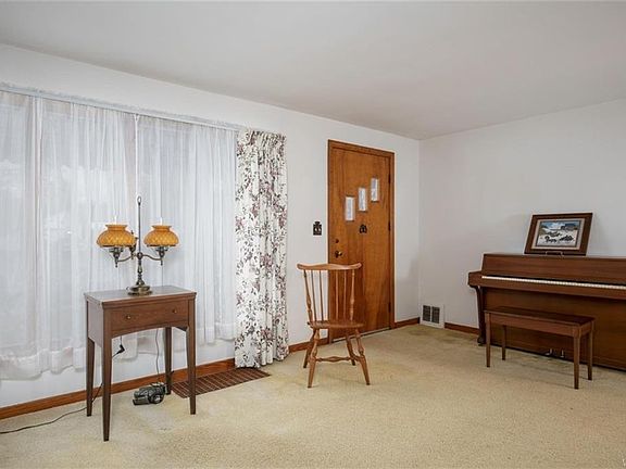 3rd image of 4896 Kennison Pkwy