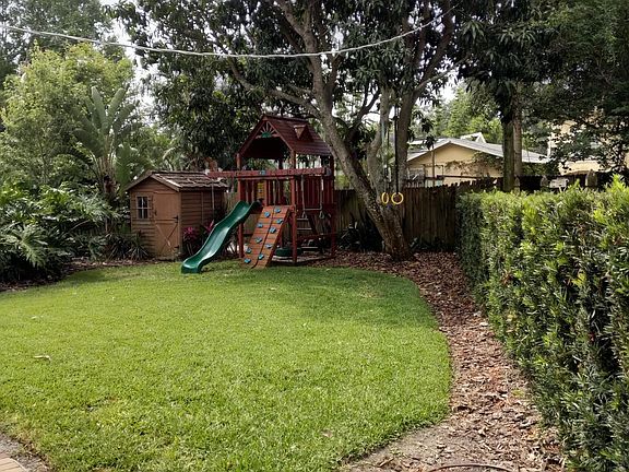 4th image of 2822 W Parkland Blvd