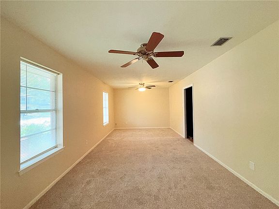 4th image of 207 Terlingua Dr