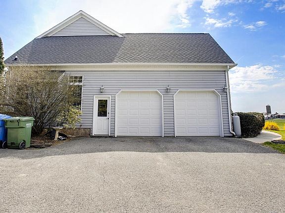 3rd image of 337 Chestnut Hill Rd