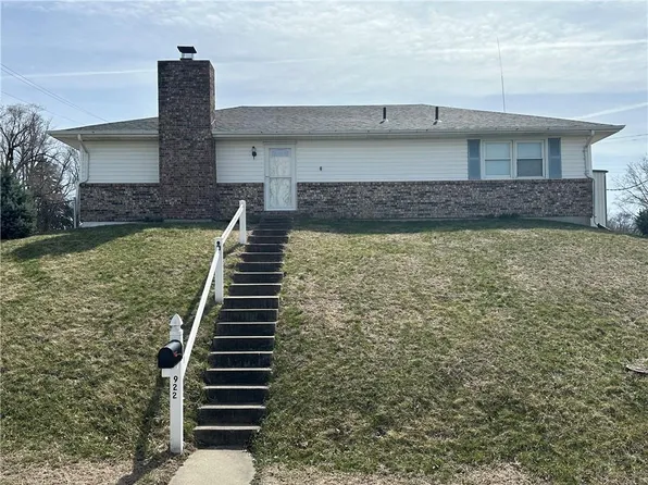 922 E 4th St, Maryville, MO 64468