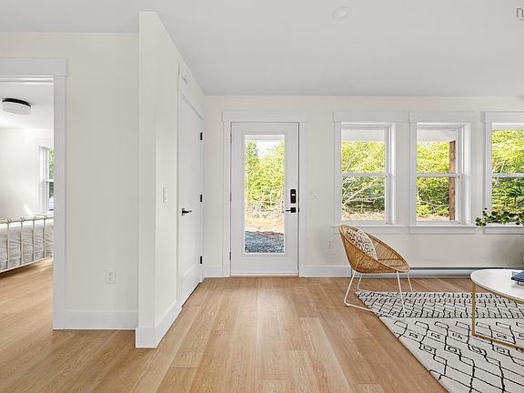 3rd image of 83 Maverick Ln