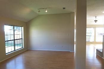 3rd image of 2307 Creek Dr