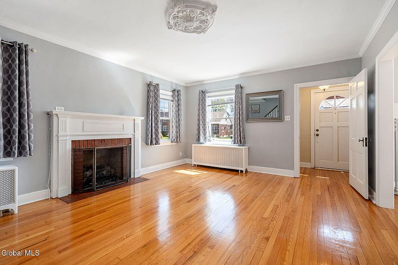 5th image of 134 Rosemont Street