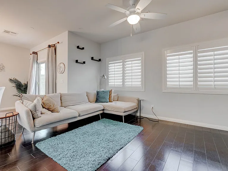 48 Jasmine Point St — Photo 13