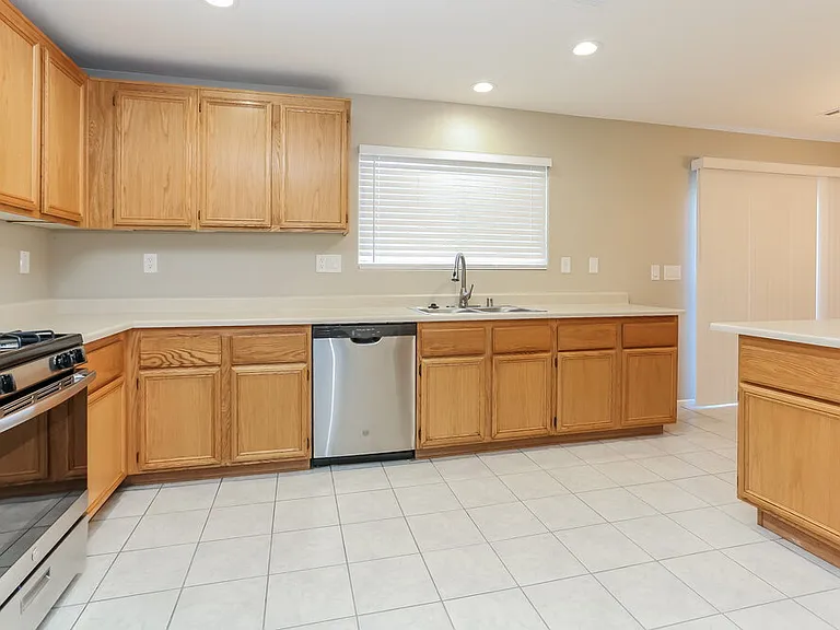 9132 Patrick Henry Ave — Photo 7