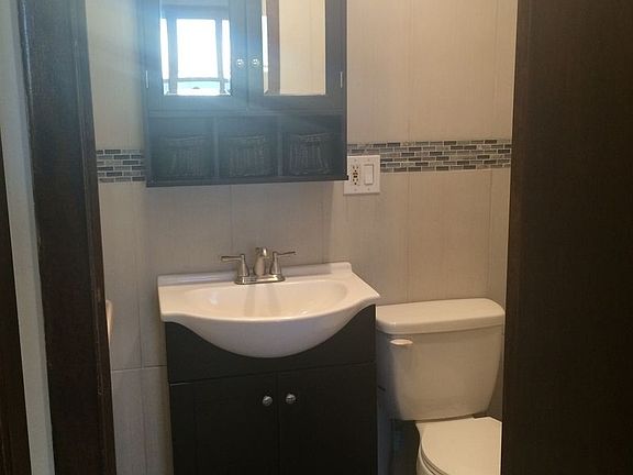 5th image of 10-59 Jackson Ave #2