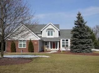 13679 Windmoor Dr, South Lyon, MI