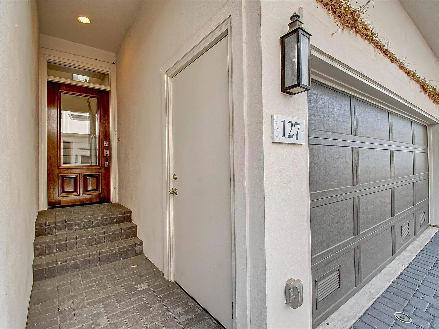 2 bed, 2.5 bath, 1462 sqft, $2,800 — Photo 2
