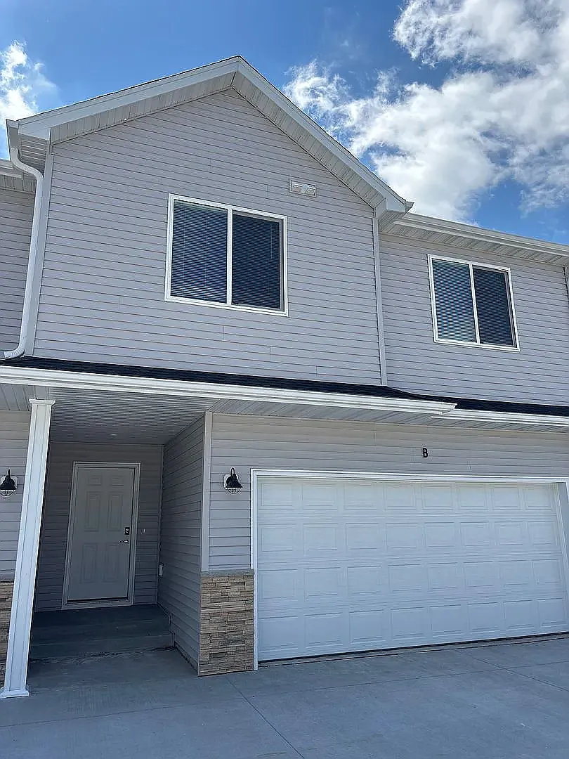 Wilds Townhomes 1 — Photo 1